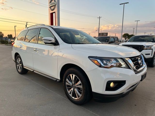 2019 Nissan Pathfinder SL