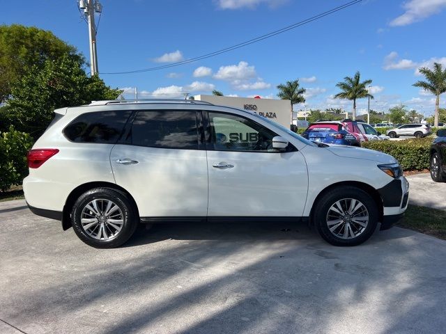 2019 Nissan Pathfinder SL