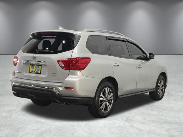 2019 Nissan Pathfinder SV