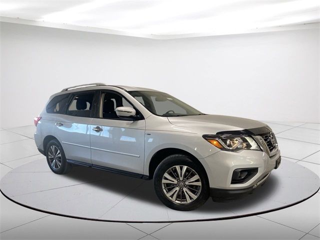 2019 Nissan Pathfinder SV