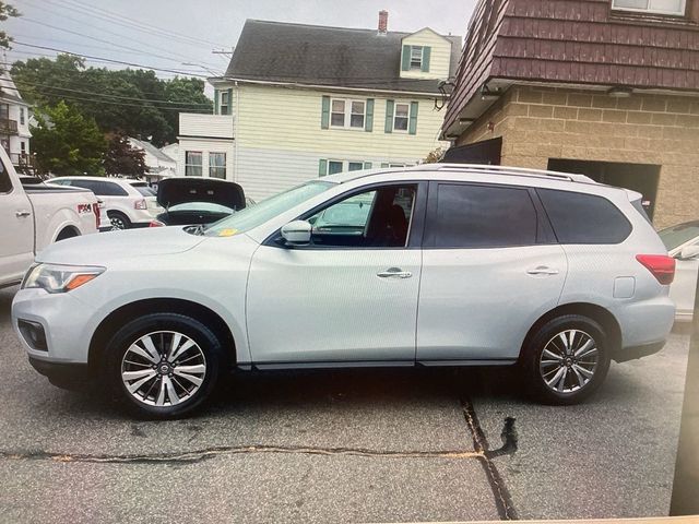 2019 Nissan Pathfinder SV