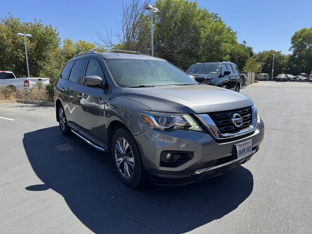 2019 Nissan Pathfinder SV