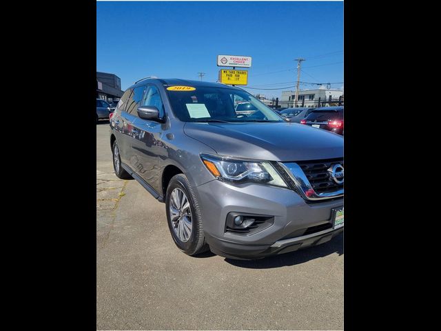 2019 Nissan Pathfinder SV
