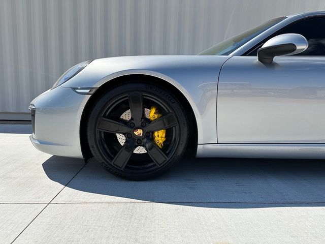 2019 Porsche 911 Carrera