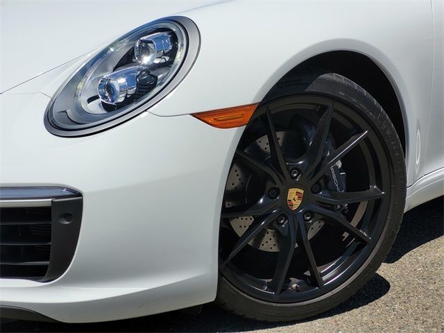 2019 Porsche 911 Carrera