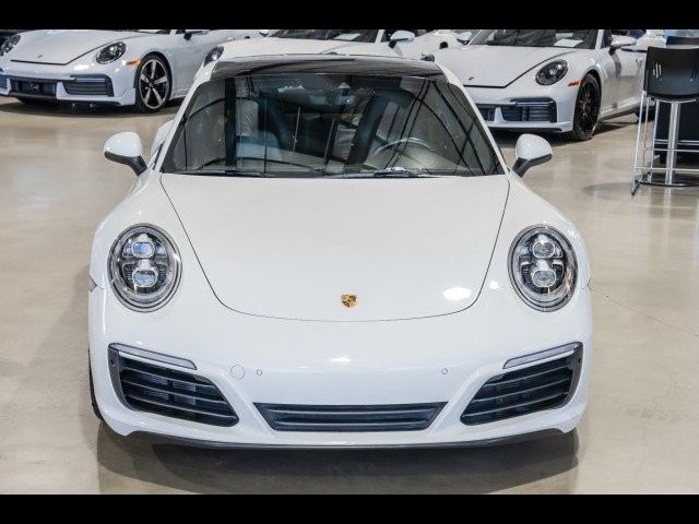 2019 Porsche 911 Carrera