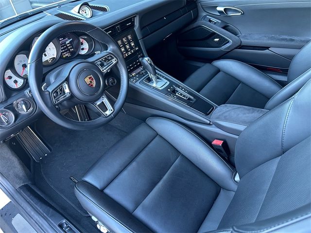 2019 Porsche 911 Carrera GTS