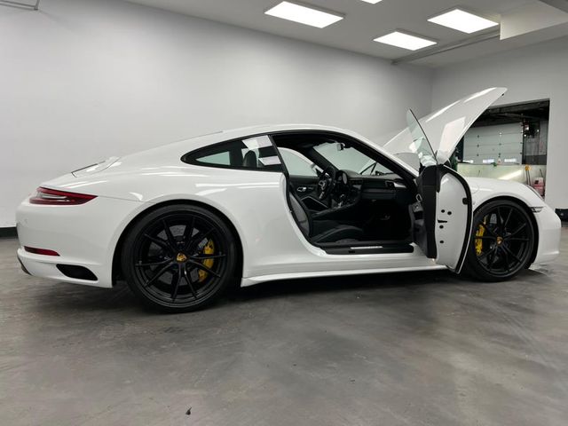 2019 Porsche 911 Carrera 4 GTS