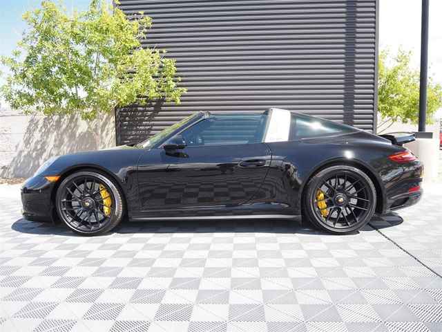 2019 Porsche 911 4 GTS