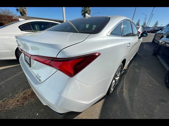 2019 Toyota Avalon Hybrid XLE