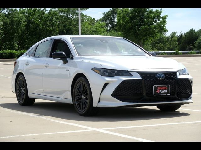 2019 Toyota Avalon Hybrid XSE