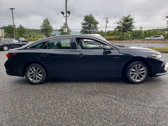 2019 Toyota Avalon Hybrid XLE