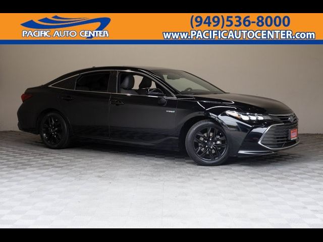 2019 Toyota Avalon Hybrid XLE