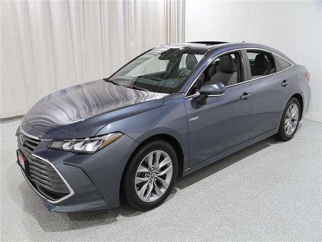 2019 Toyota Avalon Hybrid XLE