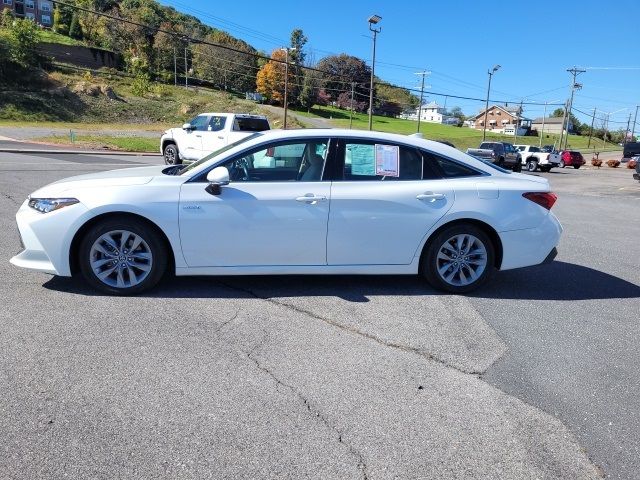 2019 Toyota Avalon Hybrid XLE