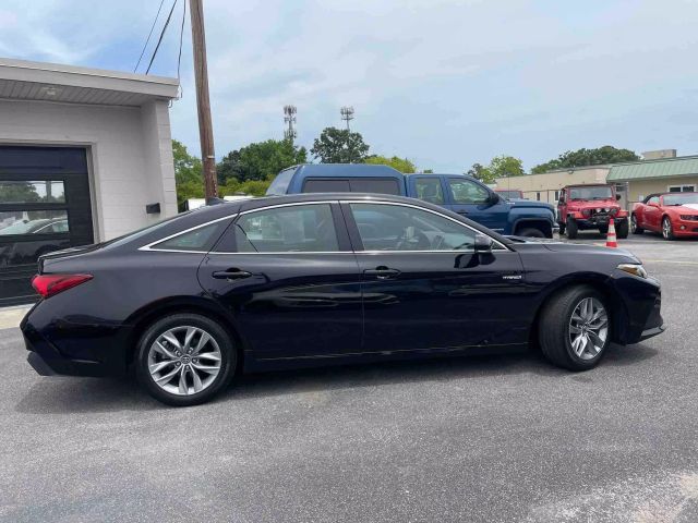 2019 Toyota Avalon Hybrid XLE