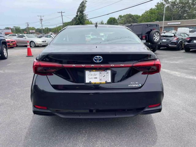 2019 Toyota Avalon Hybrid XLE