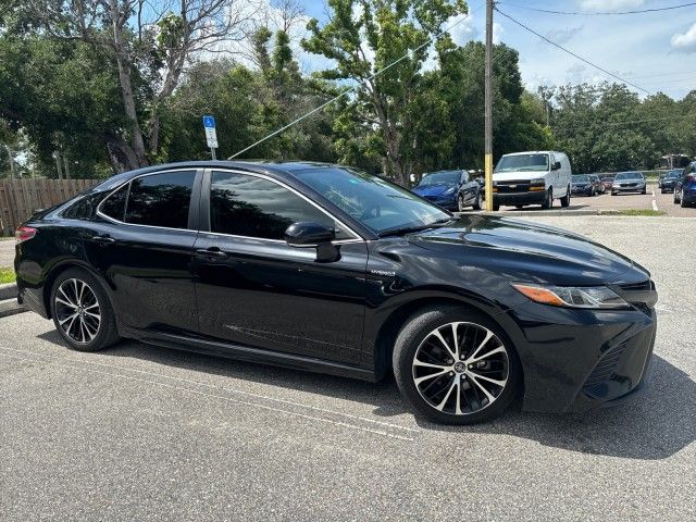 2019 Toyota Camry Hybrid SE