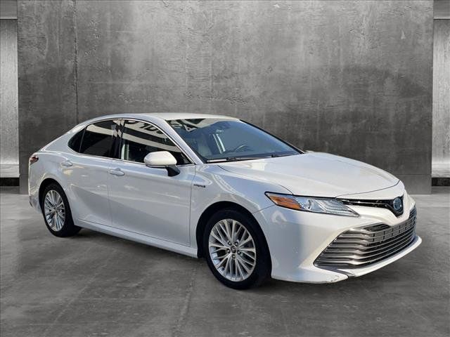 2019 Toyota Camry Hybrid XLE