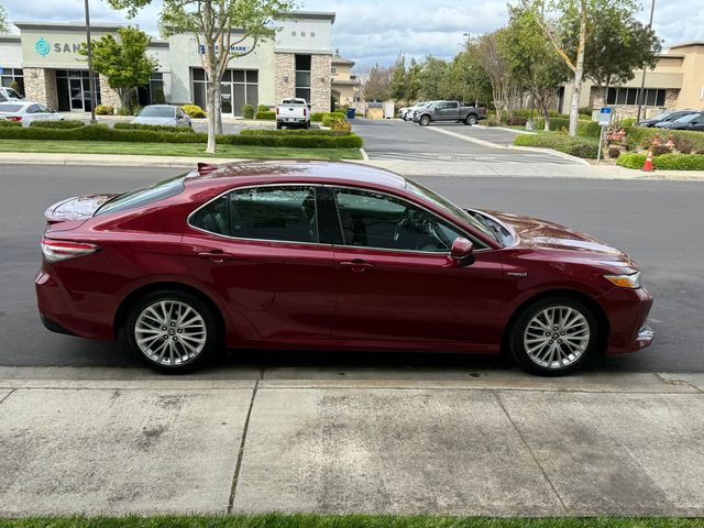 2019 Toyota Camry Hybrid XLE