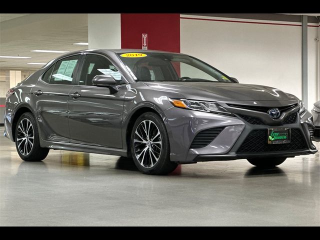 2019 Toyota Camry Hybrid SE