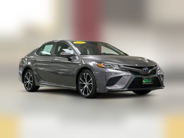 2019 Toyota Camry Hybrid SE