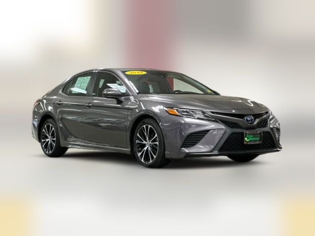 2019 Toyota Camry Hybrid SE