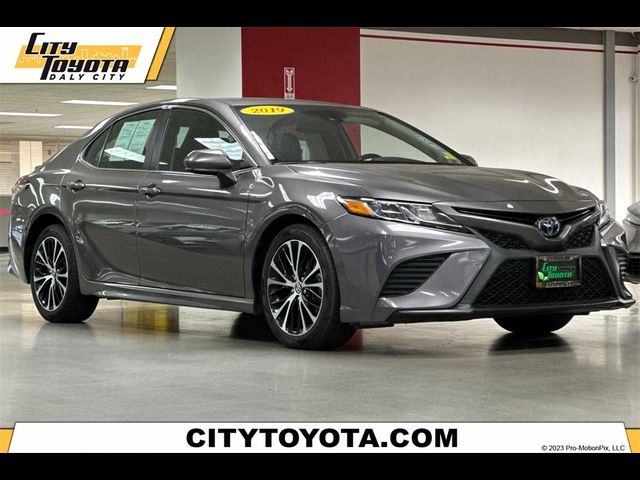 2019 Toyota Camry Hybrid SE