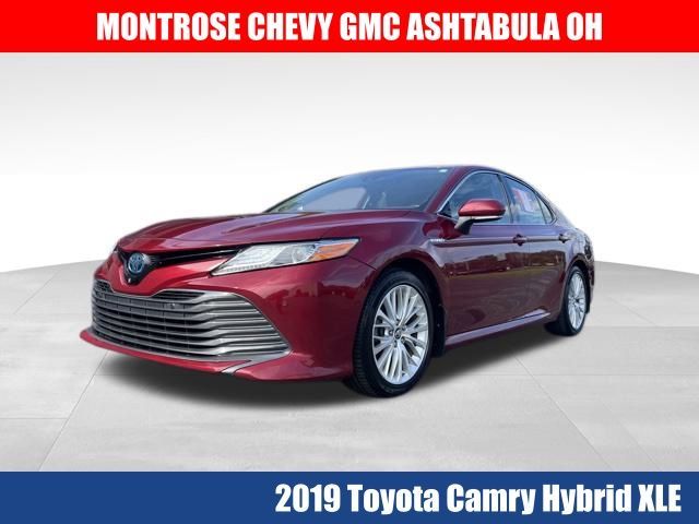 2019 Toyota Camry Hybrid SE