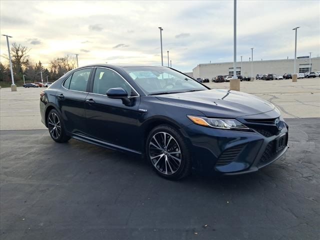 2019 Toyota Camry Hybrid SE