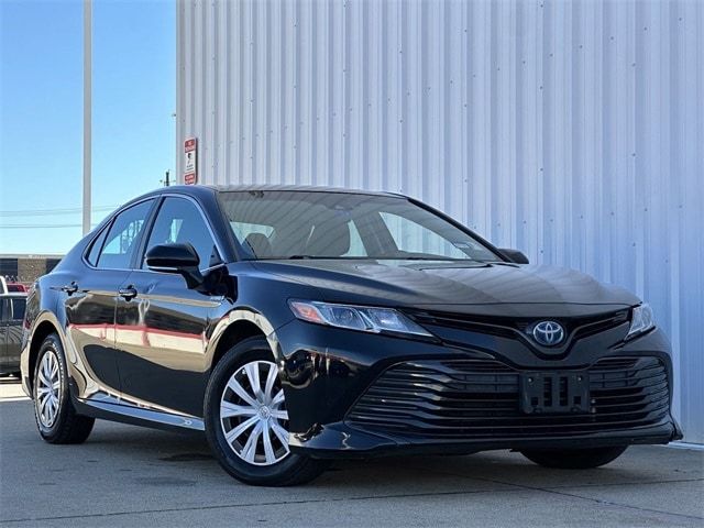 2019 Toyota Camry Hybrid LE