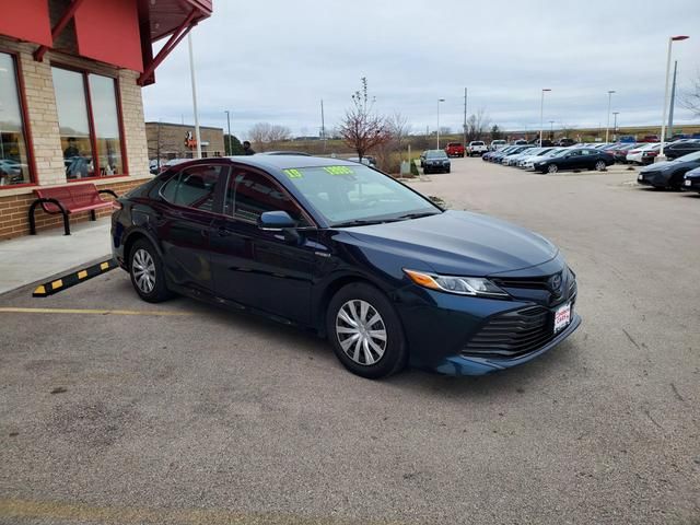 2019 Toyota Camry Hybrid LE