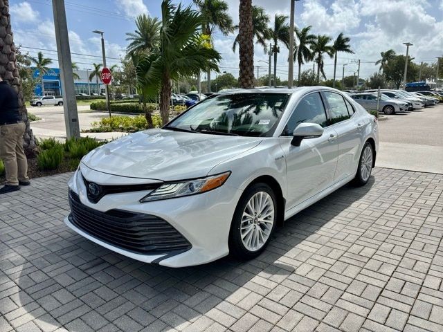 2019 Toyota Camry Hybrid XLE