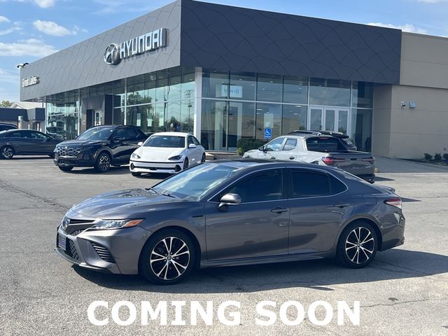 2019 Toyota Camry Hybrid XLE