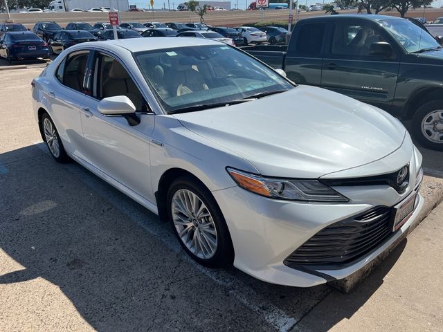 2019 Toyota Camry Hybrid XLE