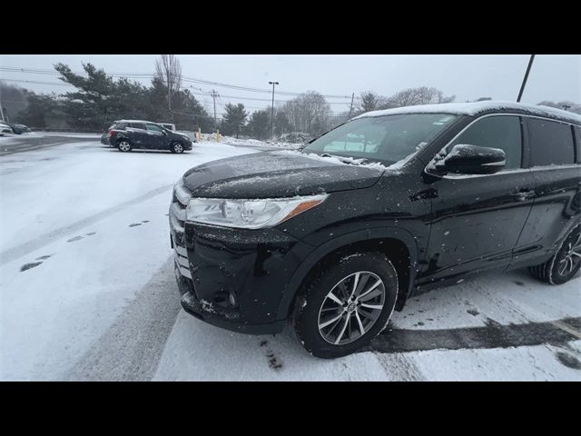 2019 Toyota Highlander SE