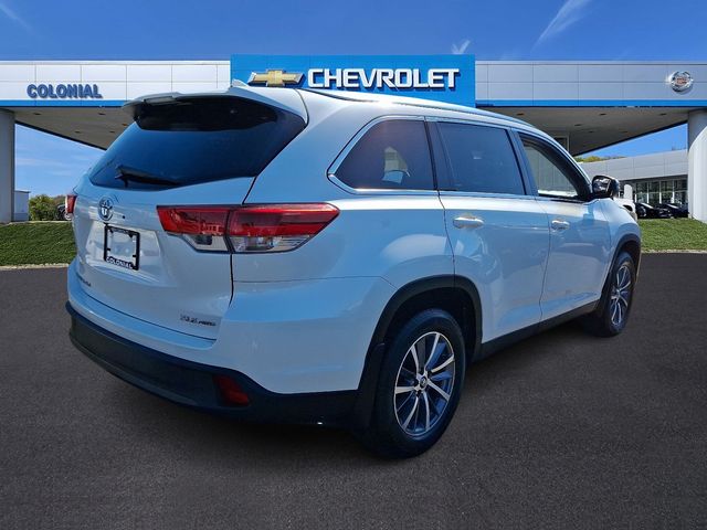 2019 Toyota Highlander SE