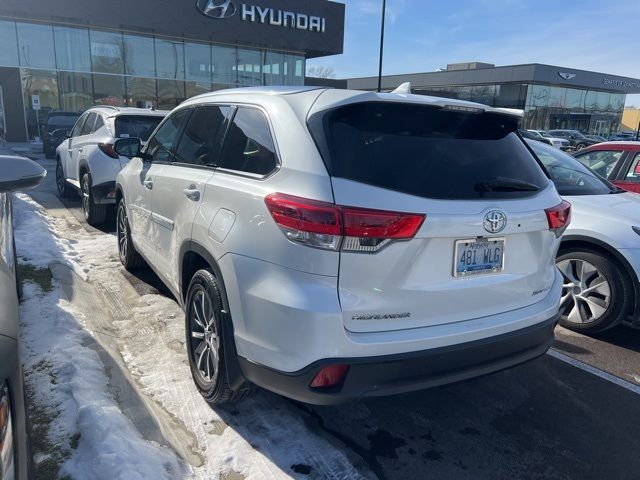 2019 Toyota Highlander SE