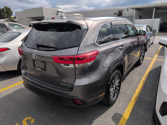 2019 Toyota Highlander 