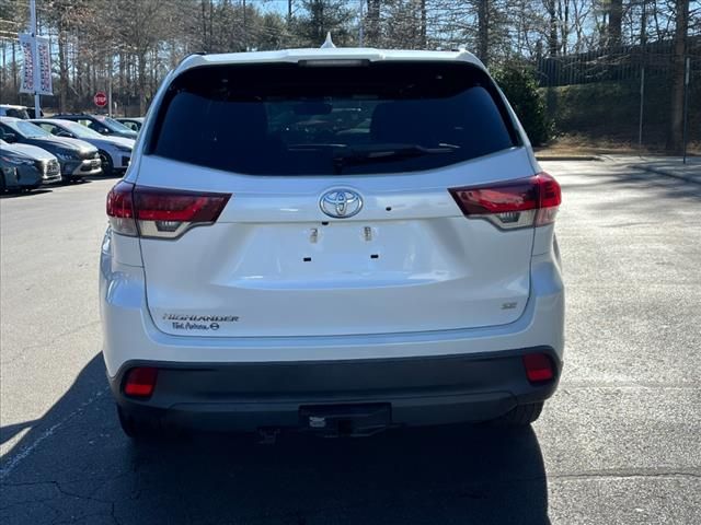 2019 Toyota Highlander SE