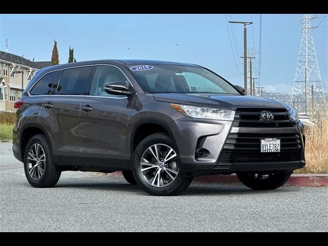 2019 Toyota Highlander LE