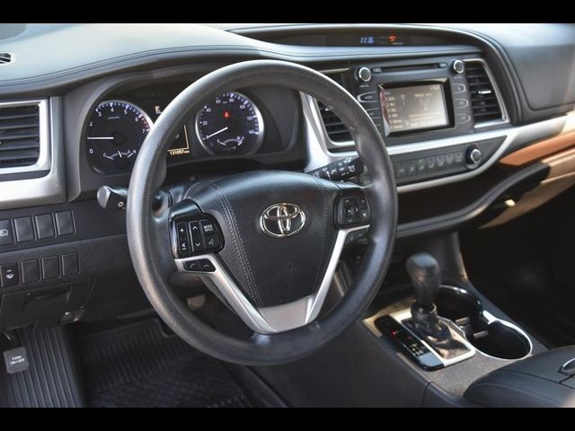 2019 Toyota Highlander LE