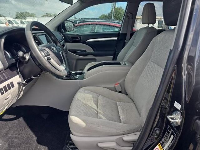 2019 Toyota Highlander LE