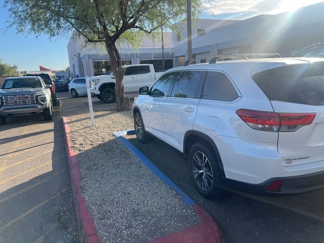 2019 Toyota Highlander LE