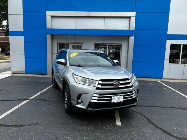 2019 Toyota Highlander SE