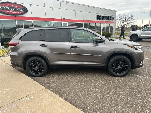 2019 Toyota Highlander SE