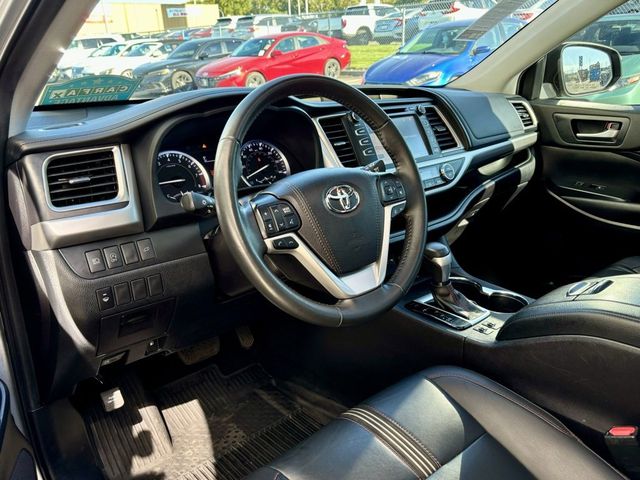 2019 Toyota Highlander SE