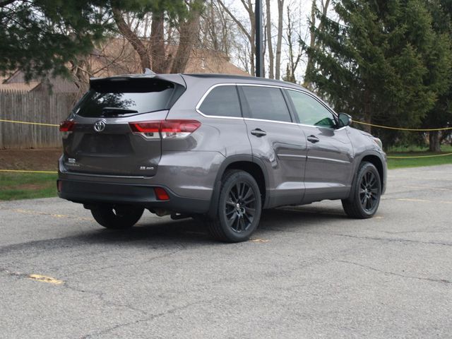 2019 Toyota Highlander SE