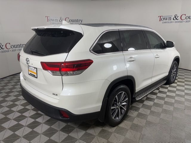 2019 Toyota Highlander SE