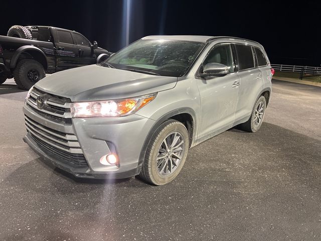 2019 Toyota Highlander SE